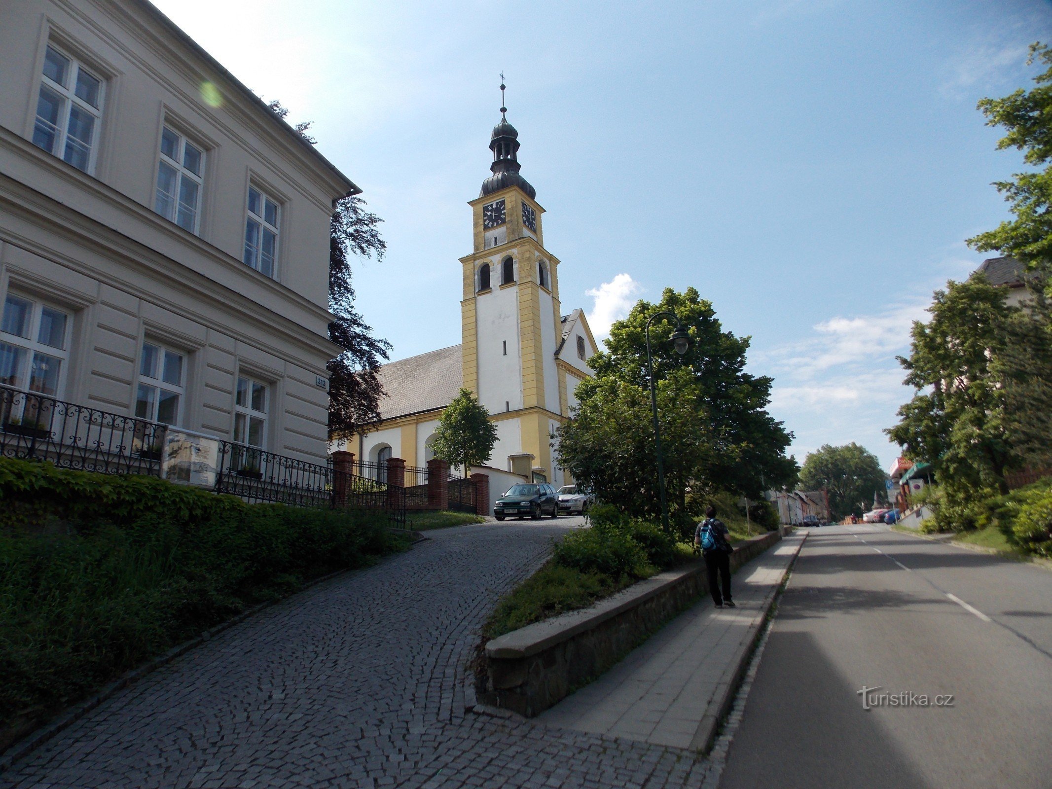 Die klassizistische Kirche Peter und Paul in Hradec nad Moravicí