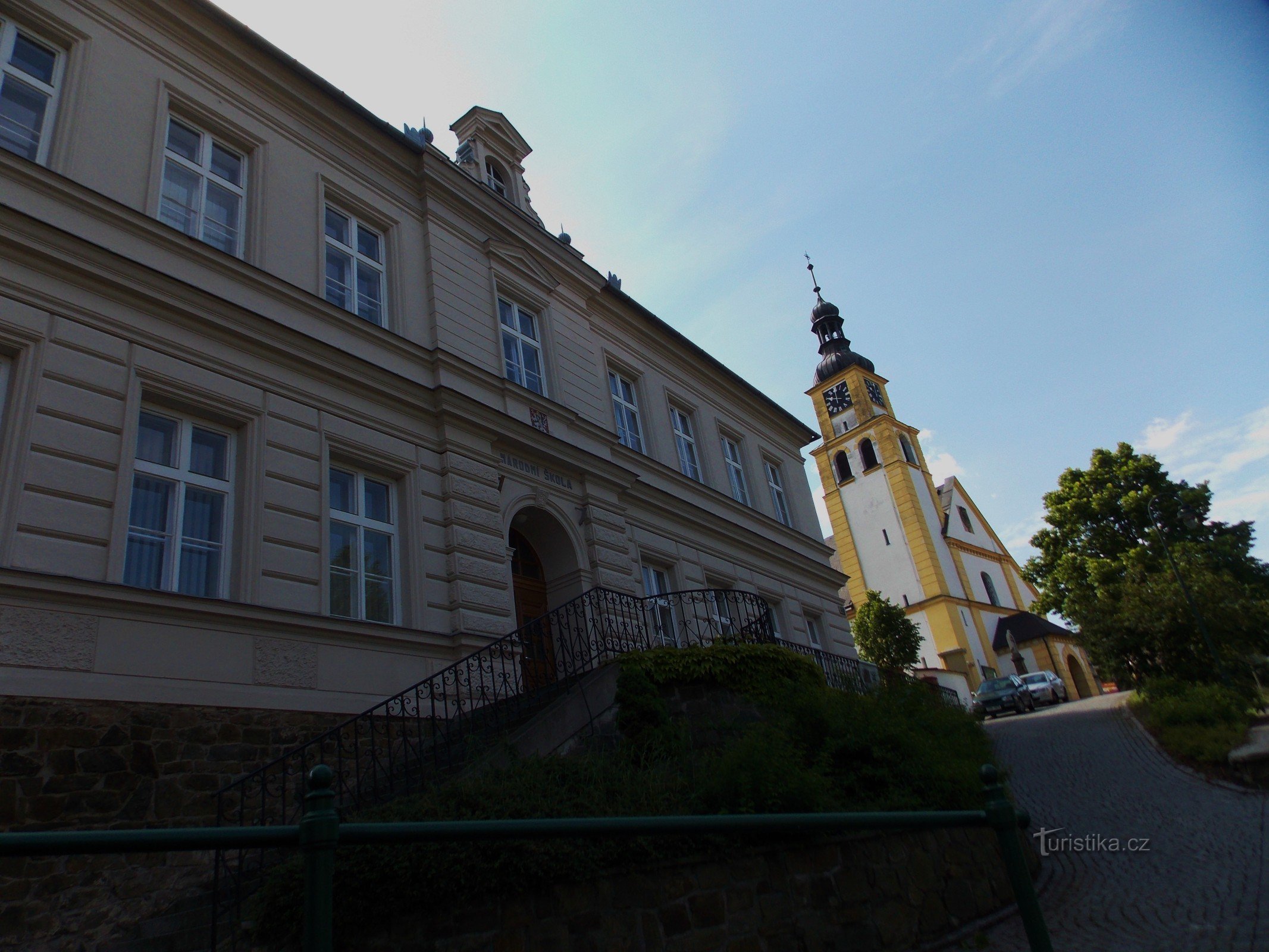 A igreja classicista de Pedro e Paulo em Hradec nad Moravicí