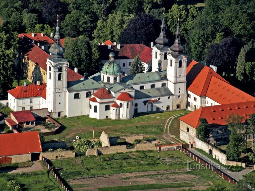 Klasztor i zamek Doksany