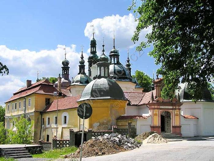 klášter benediktinů s kostelem Matky Boží