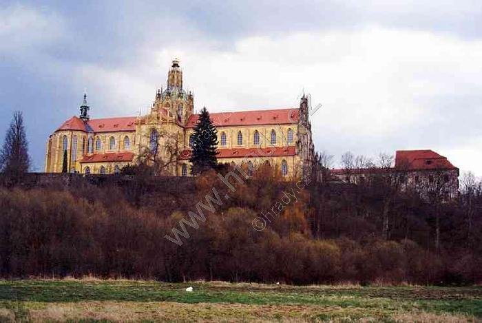 klášter benediktinů s kostelem Nanebevzetí P. Marie