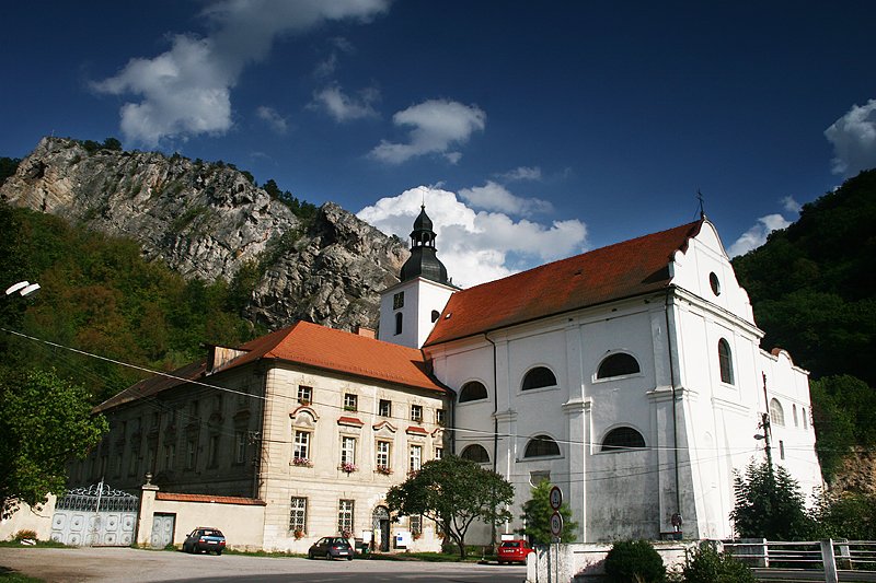 Klášter benediktinů Svatý Jan pod Skalou