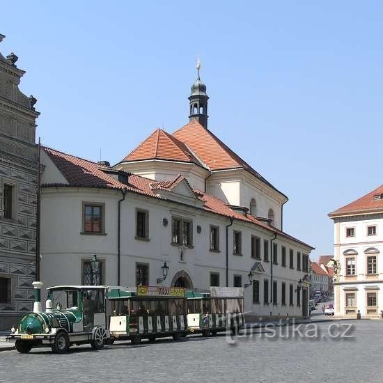 Klášter bosých karmelitánek s kostelem svatého Benedikta