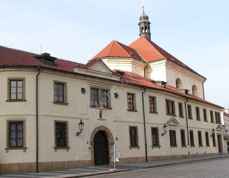 klášter bosých karmelitek s kostelem sv. Benedikta