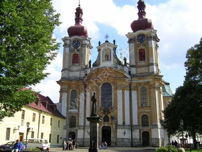 klášter františkánů s kostelem Navštívení Panny Marie