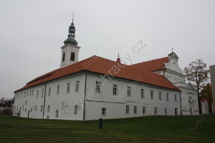 klášter minoritů/piaristů s kostelem sv. Bonaventury