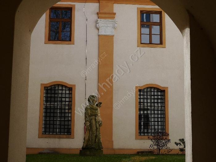 klášter minoritů s kostelem sv. Michaela archanděla