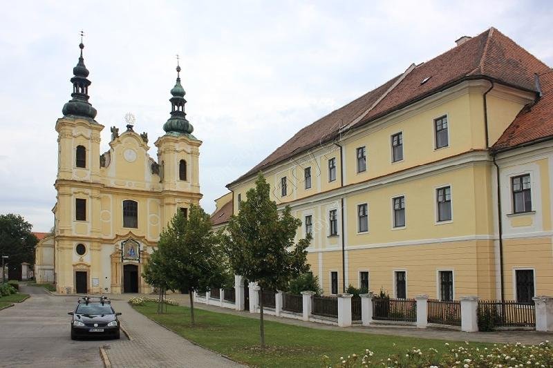 klášter piaristů s kostelem Nanebevzetí Panny Marie
