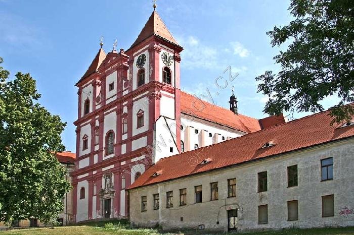 klášter premonstrátů s kostelem Panny Marie a sv. Václava v Louce