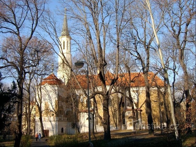 Monastère avec jardin