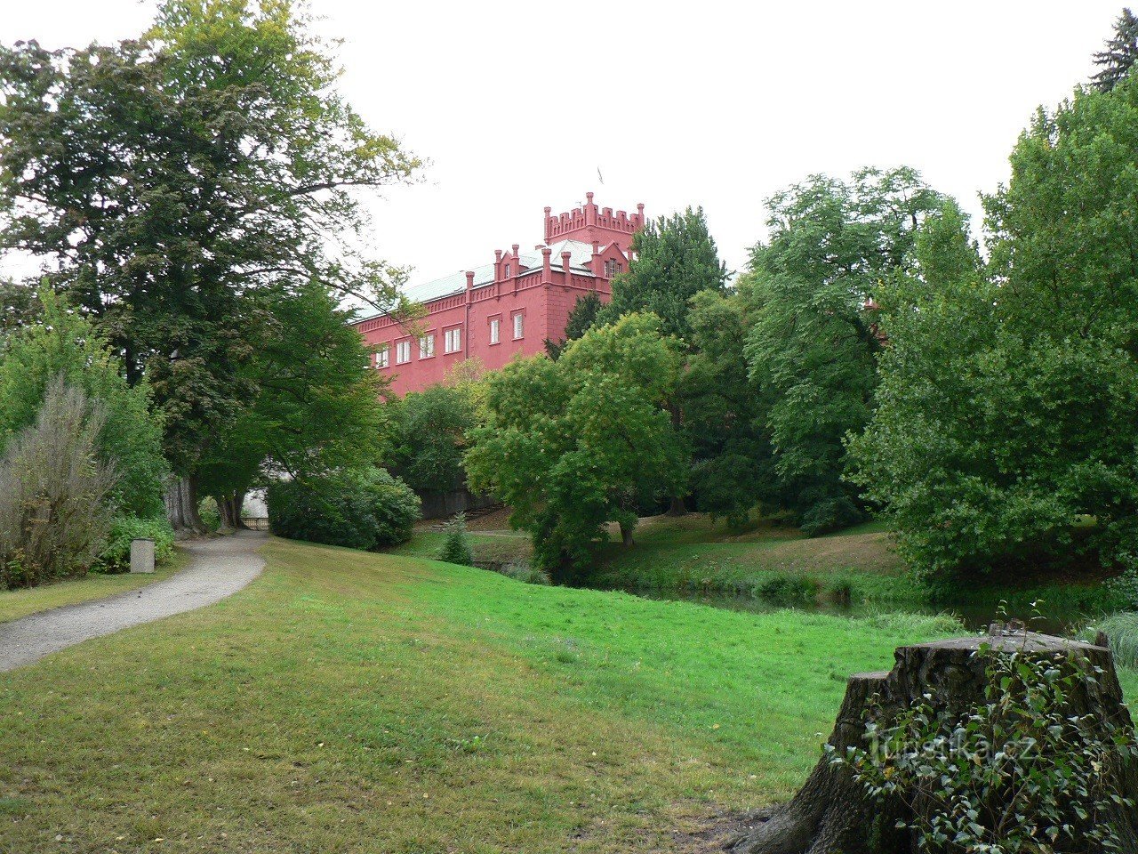 Klášterec nad Ohří, uitzicht op het kasteel vanuit het park