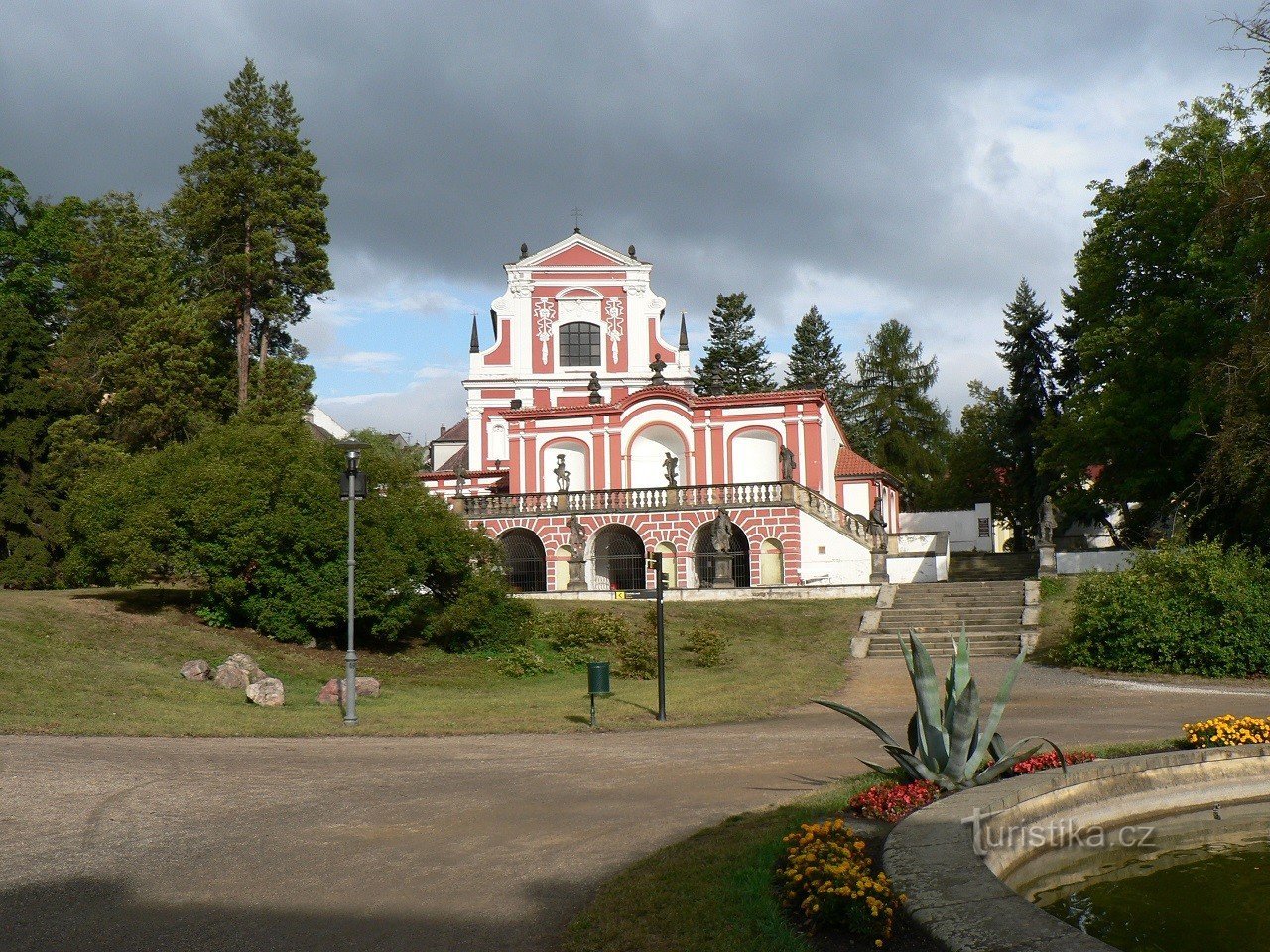 Luostari Ohřín yläpuolella, Sala terrena