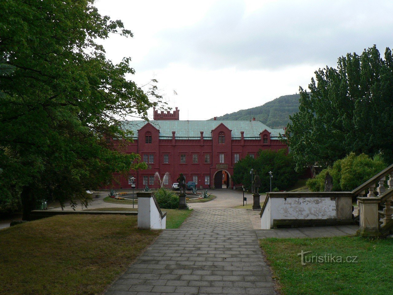 Klášterec nad Ohří, Eingangsseite der Burg