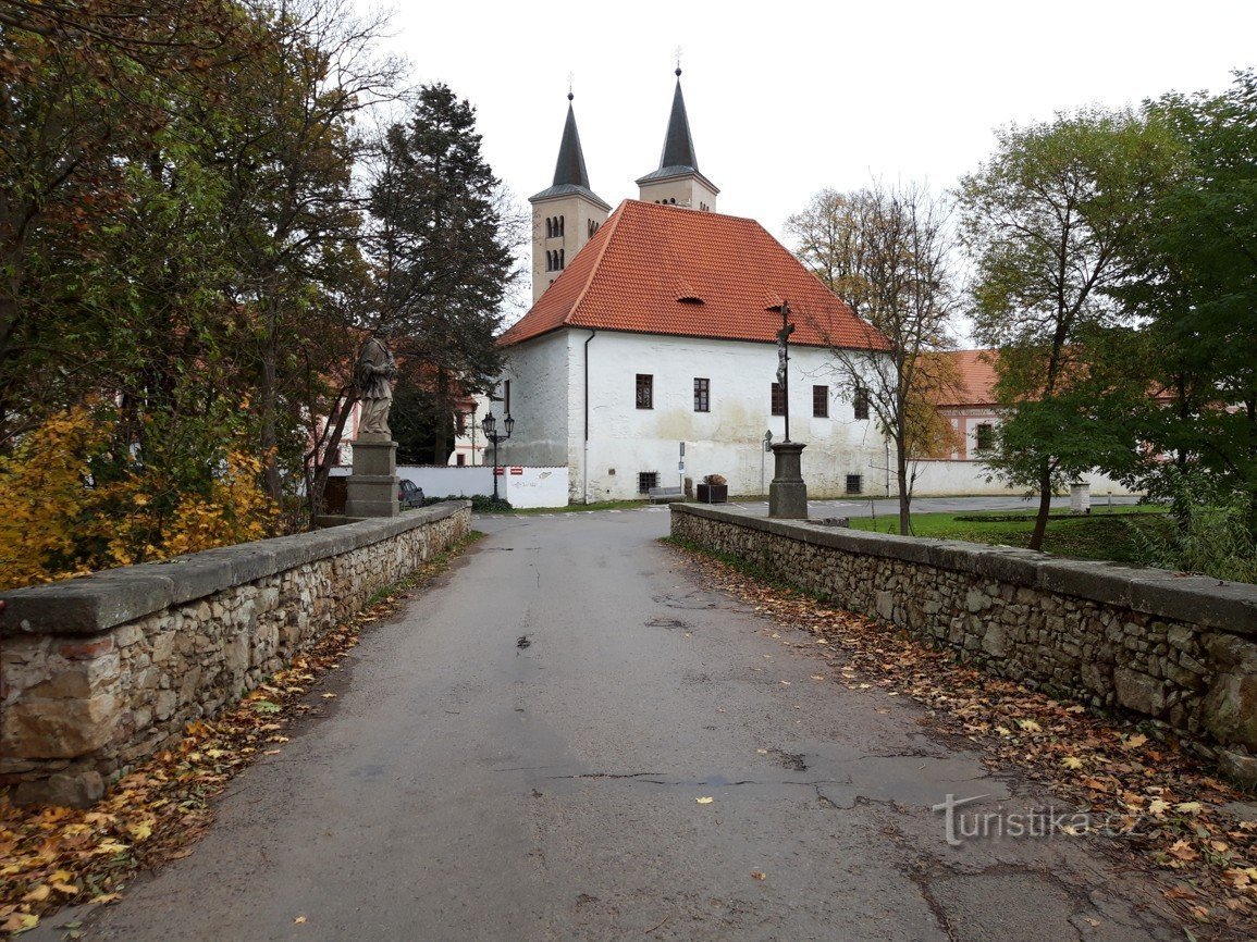 Klášterní areál a mariánská bazilika v Milevsku