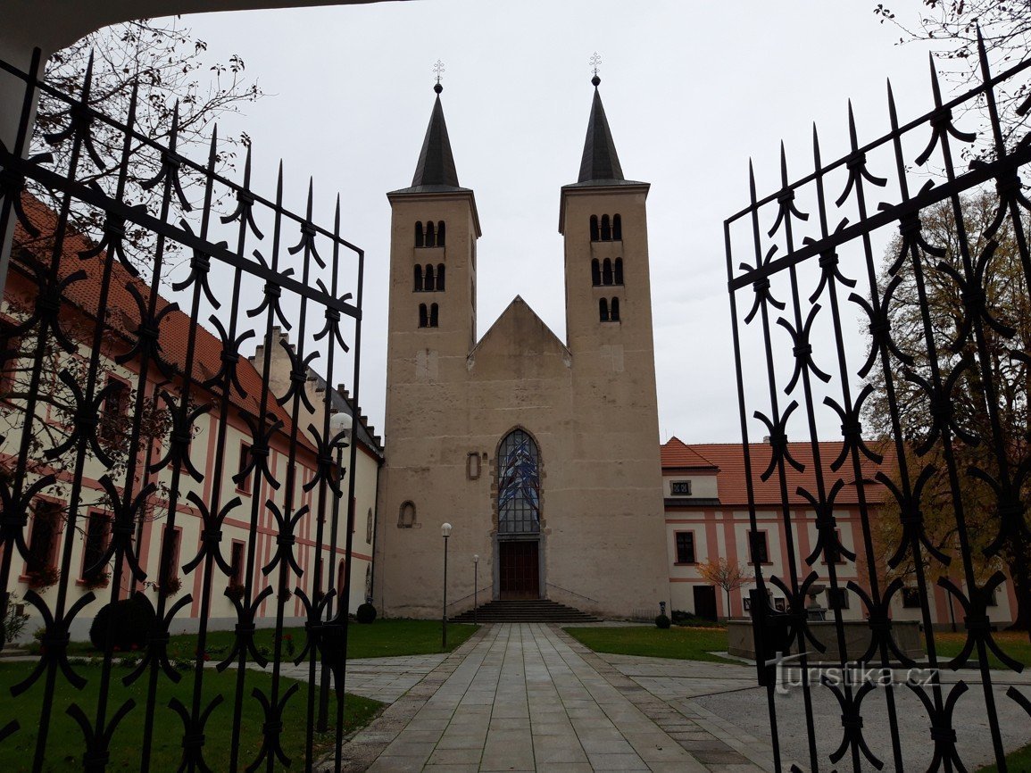 ミレフスコの修道院エリアとマリアン大聖堂