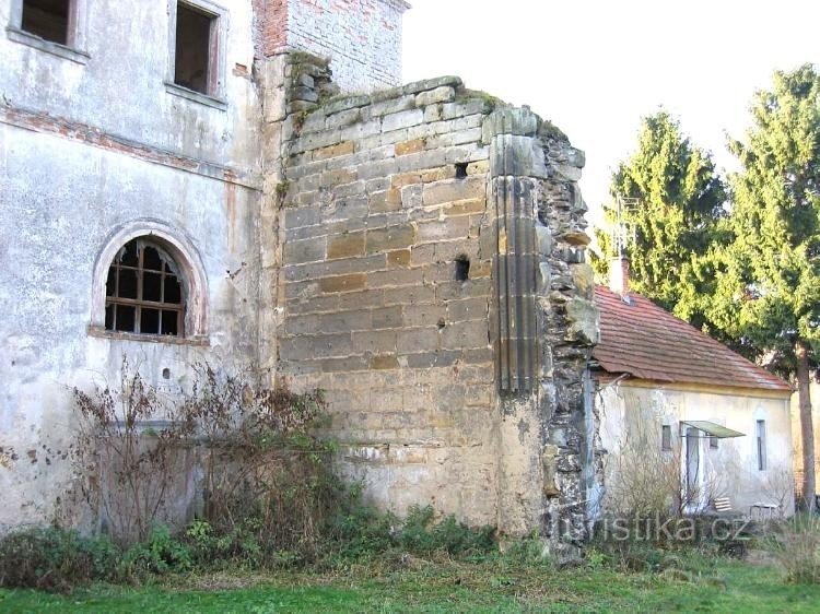 Klášterní Skalice: Alkuperäisen luostarin torso