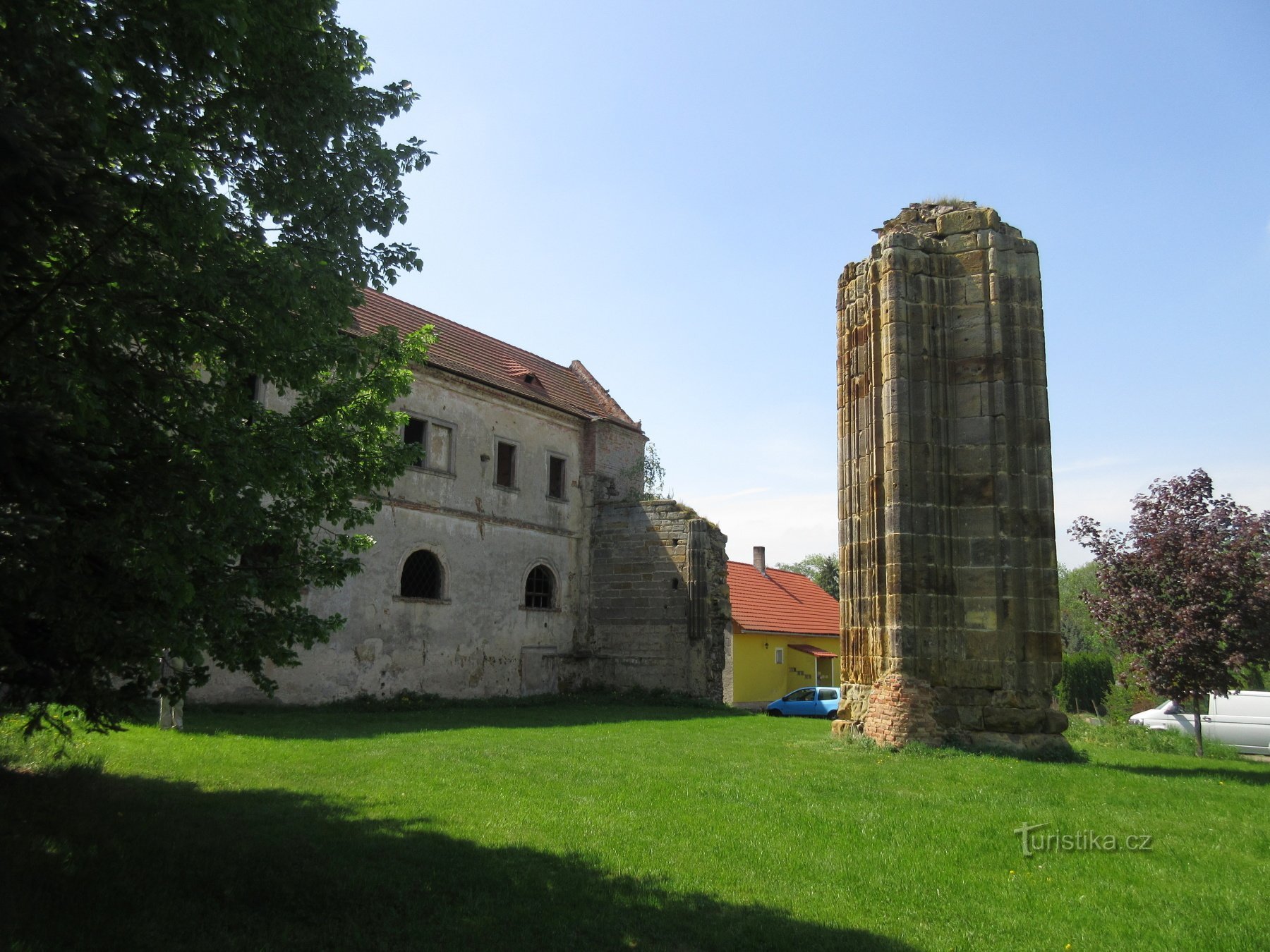 Klášterní Skalice - ruinerna av ett kloster