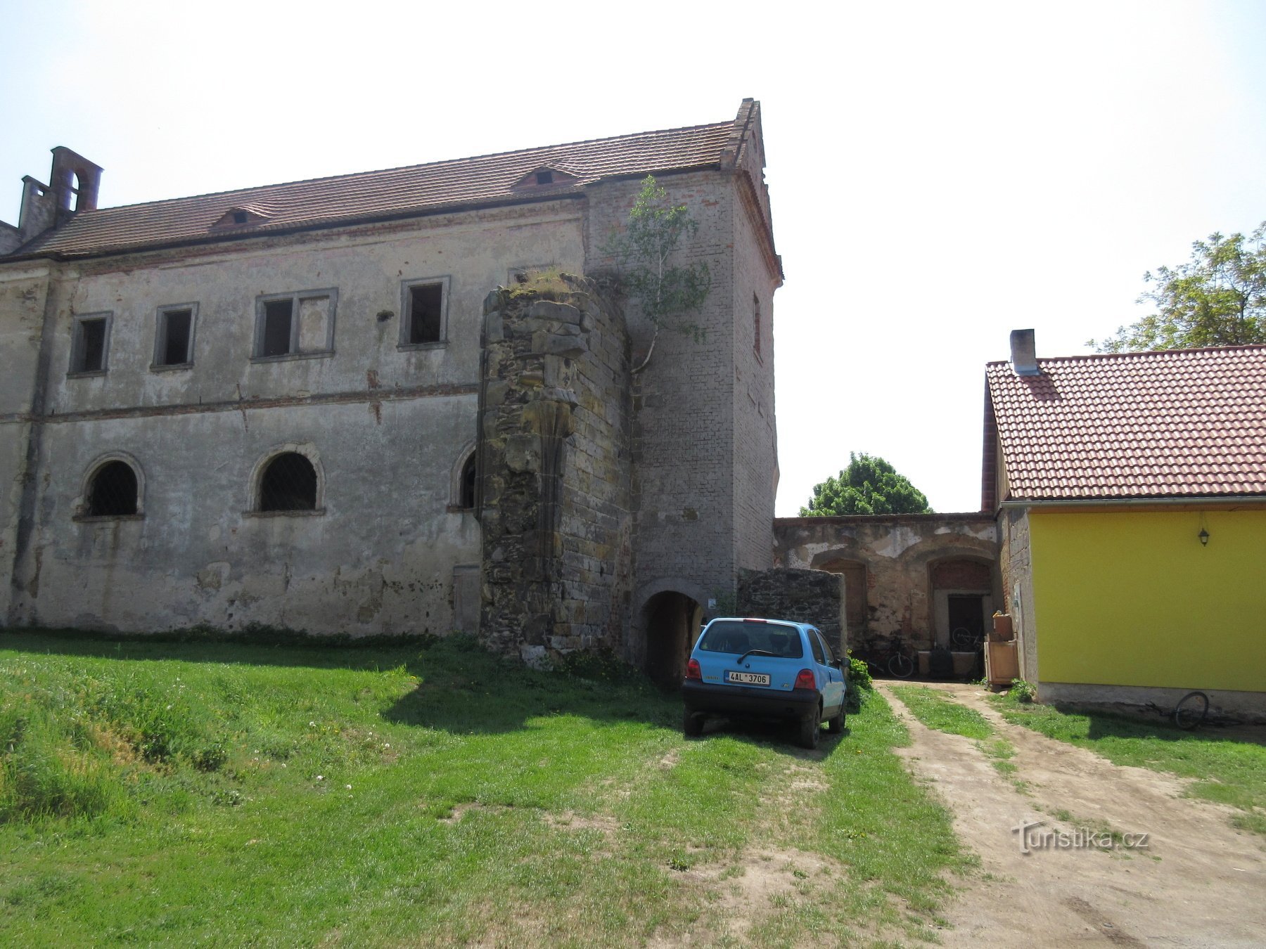 Klášterní Skalice - ruinerna av ett kloster