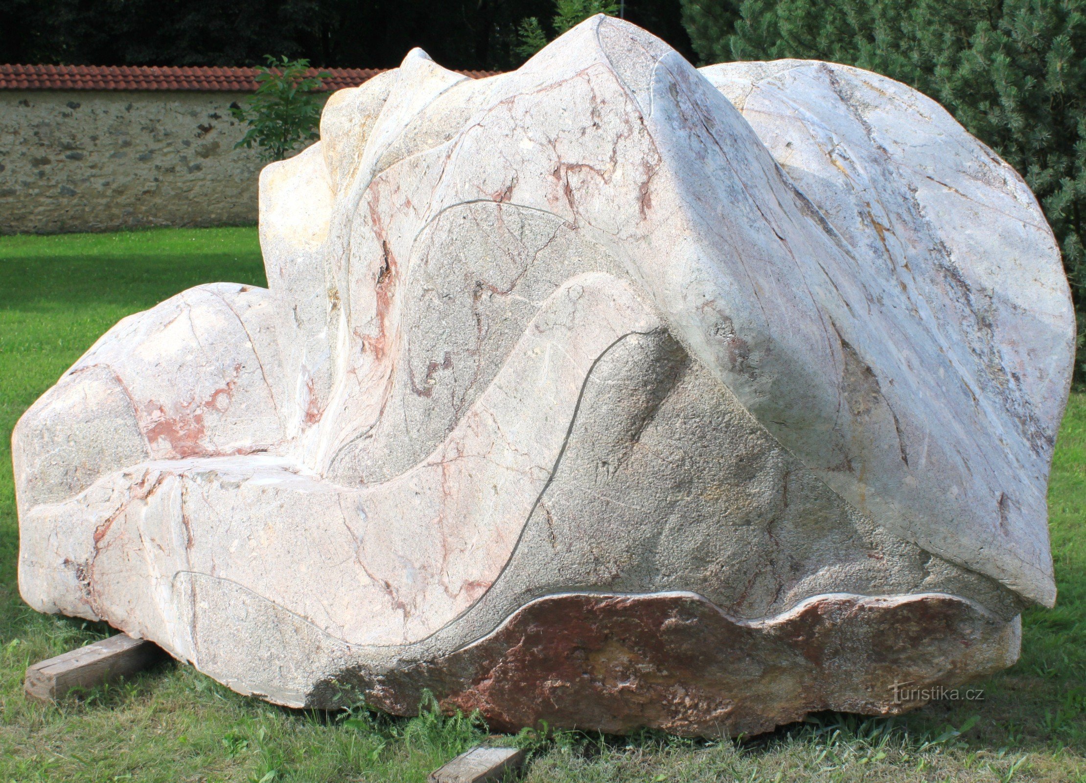 Giardino del monastero - luogo della scultura.