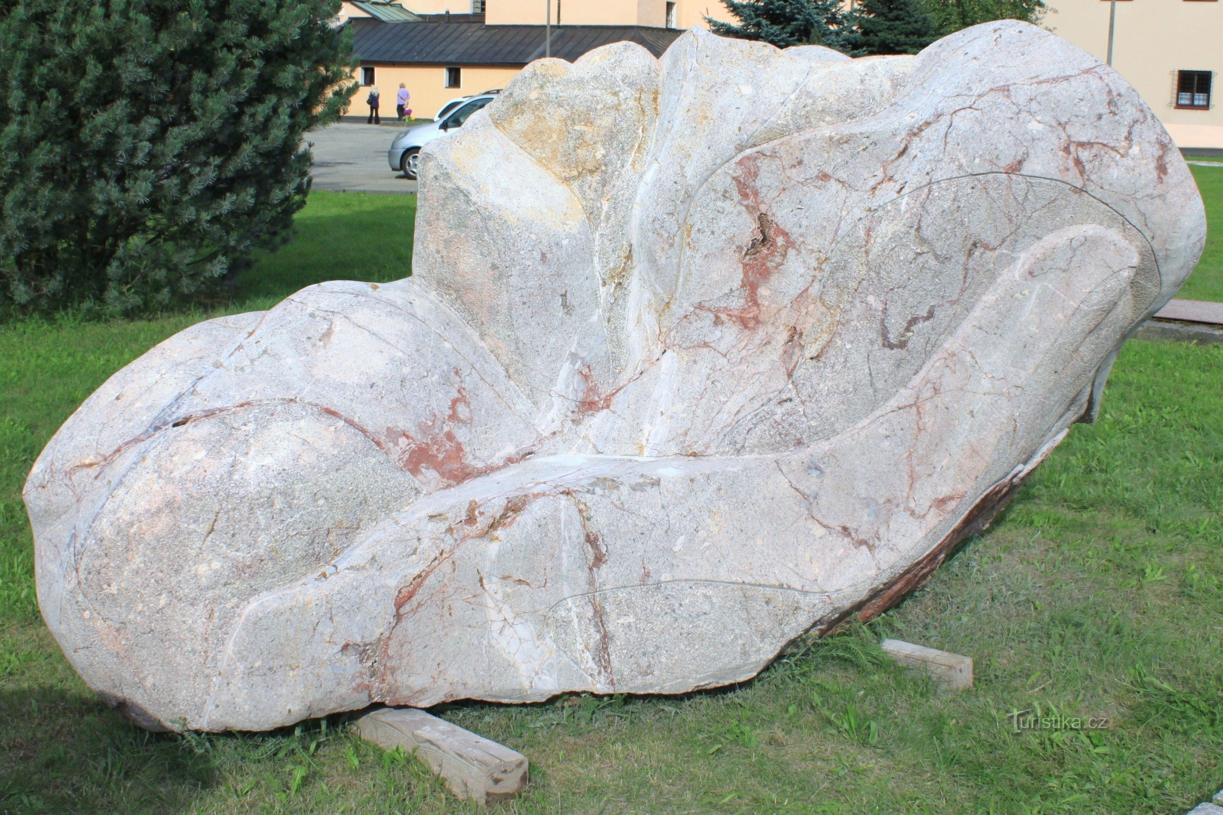 Jardin du monastère - lieu de sculpture.