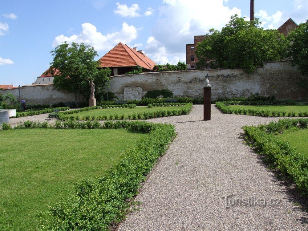 A kolostor kertje a kapucinus kolostorban Žatecben
