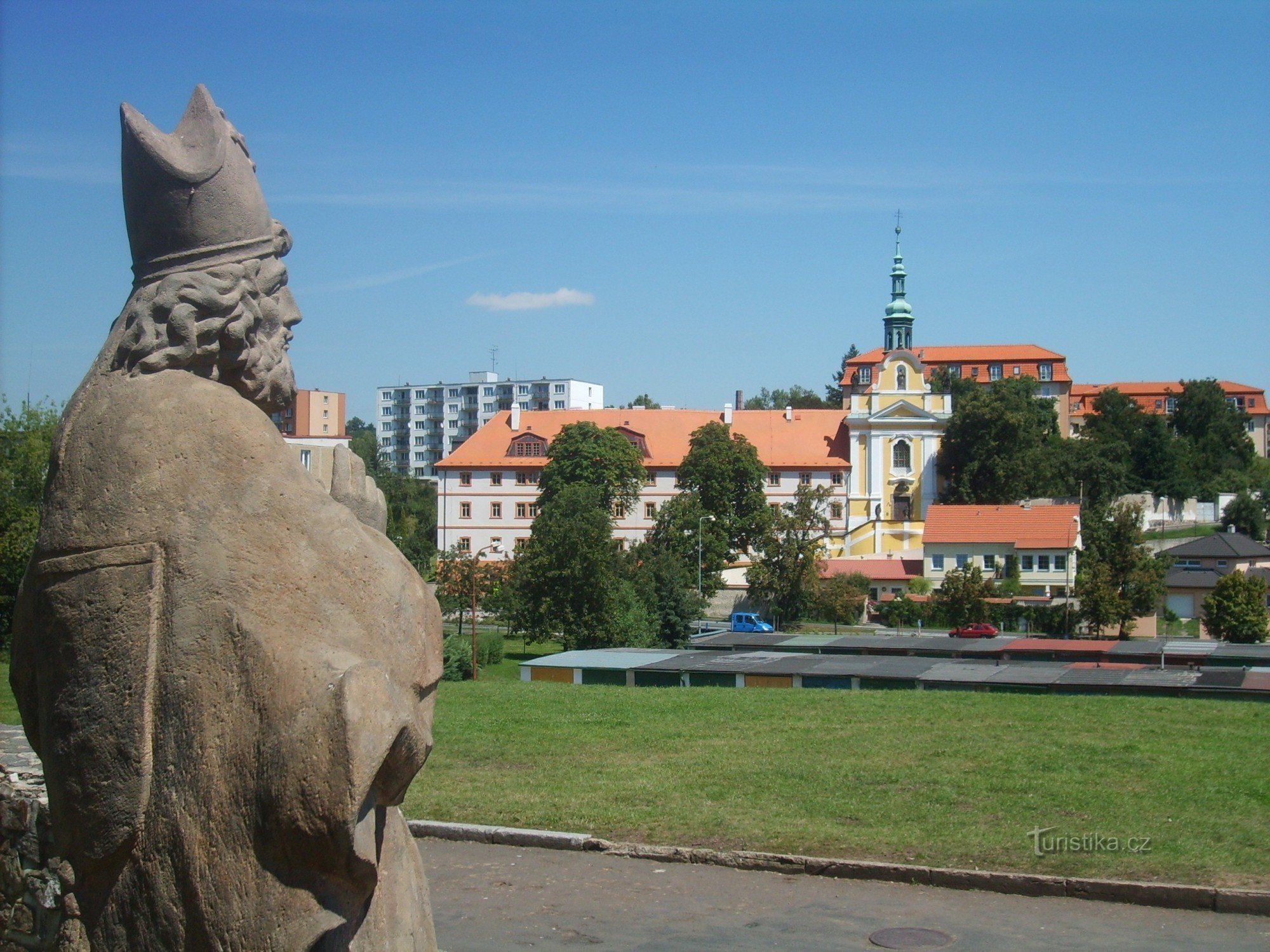 Erzsébet kolostor és a Szent Család és Szent Erzsébet templom