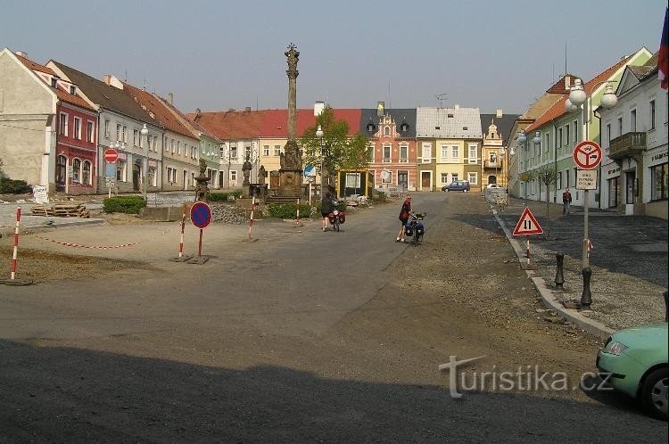 Kláštrec nad Ohří: Dr. E. Beneš square