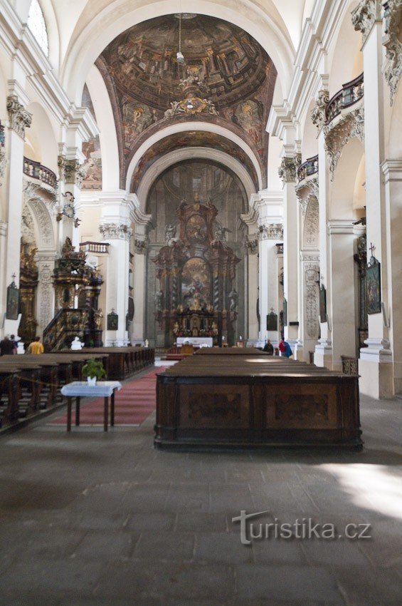 Klatovy - Iglesia Jesuita de la Inmaculada Concepción de Santa María y Santa María. Ignacio