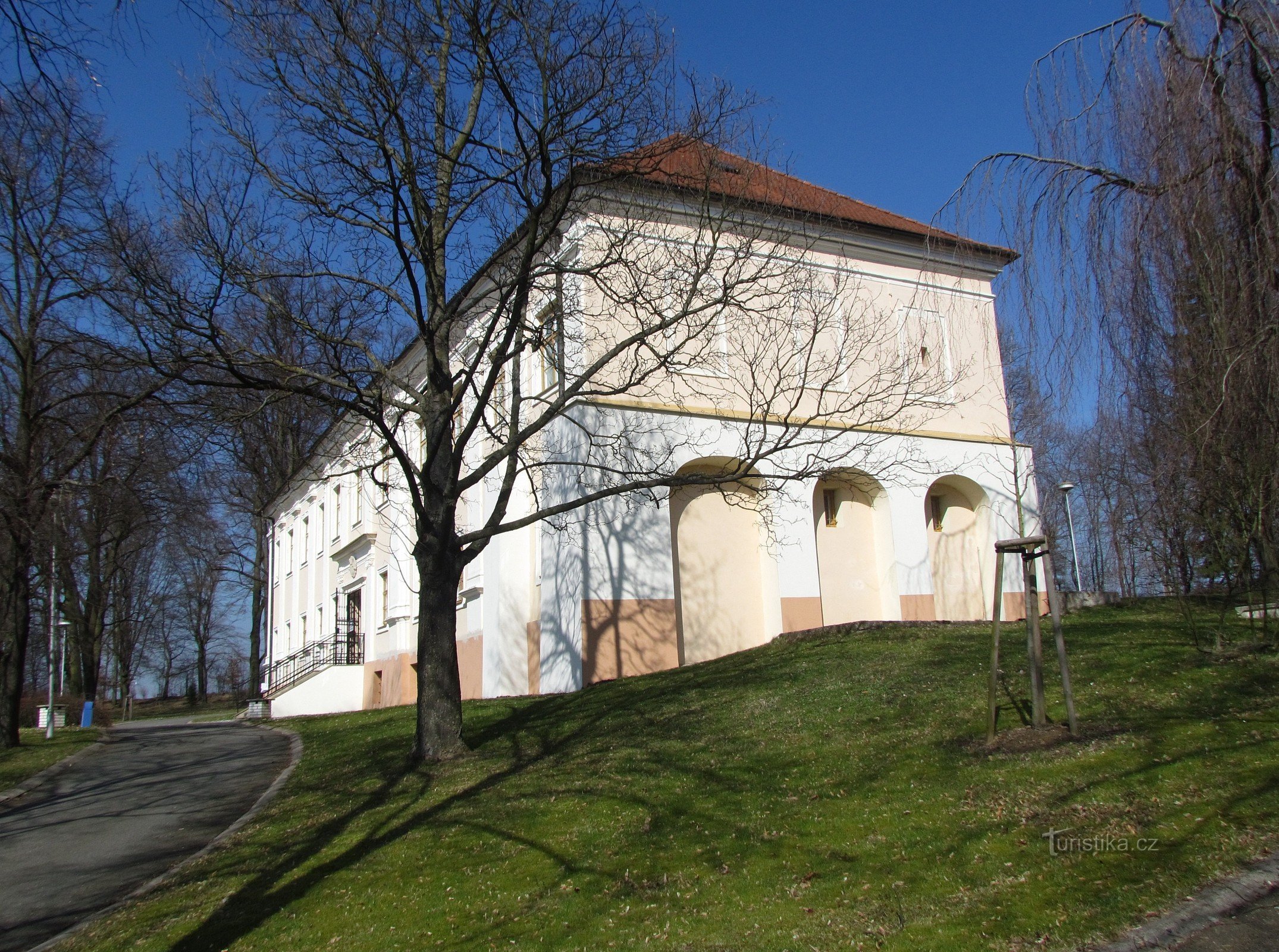 Klečůvka - grad in park