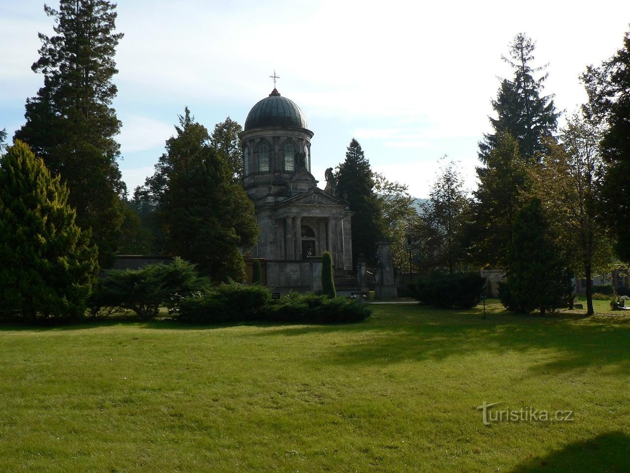 Klinger Mausoleum, generel udsigt