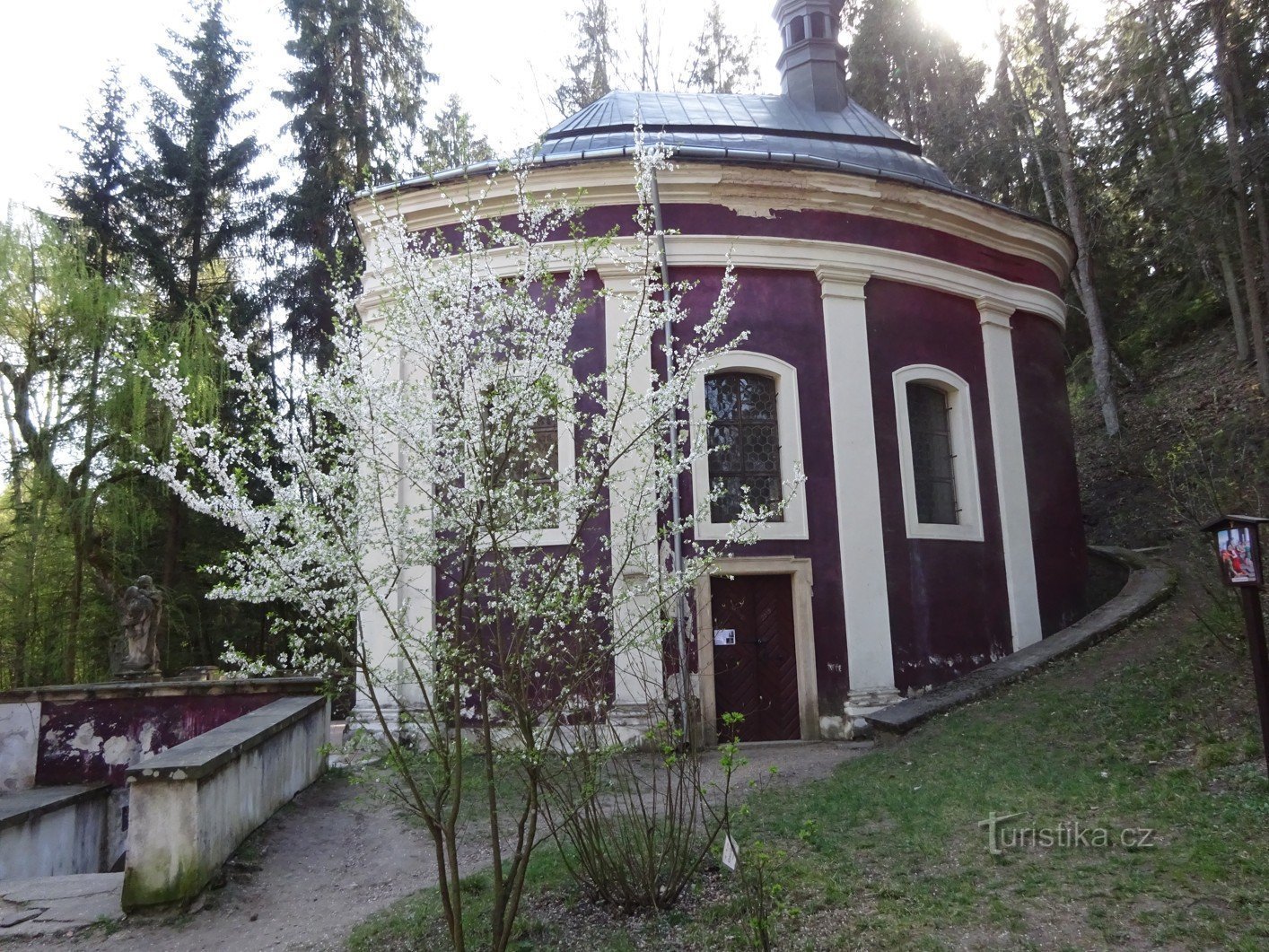 Klokočka – Natuurpark, vallei en St. Stapins kapel