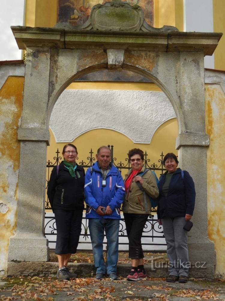 Klostermann trilha em torno de Štěkné