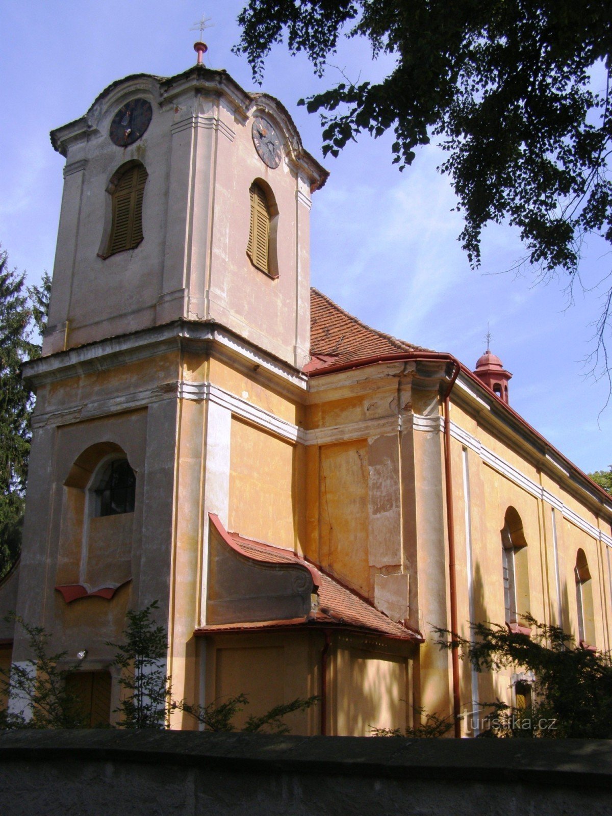 Knežice - nhà thờ St. Peter và Paul