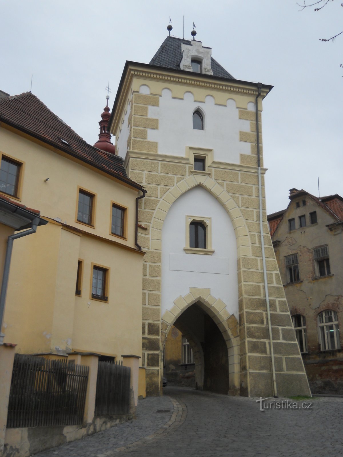 La puerta del sacerdote desde el exterior