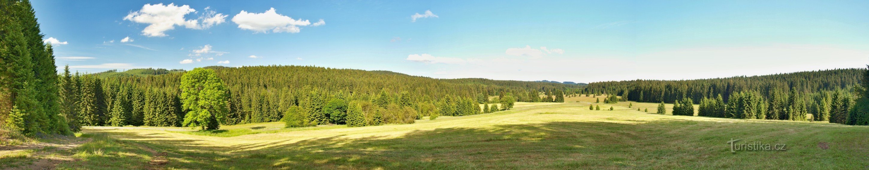 Kobylí hora boven Jiřická klauzura - Novohradské Hory