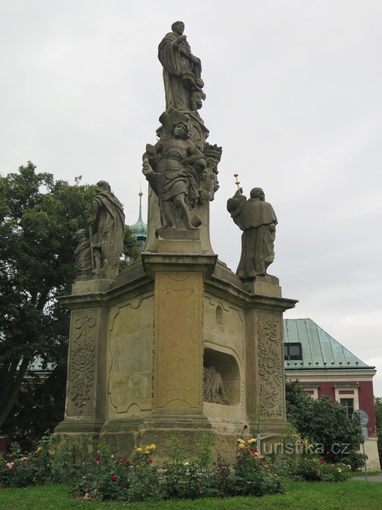 Kokořín - statue af St. Nicholas Tolentinsky