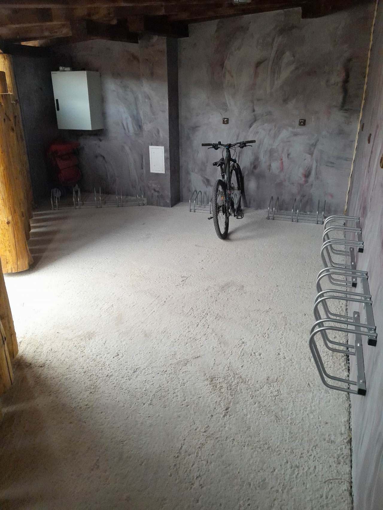 Sala de bicicletas trancada com sistema de câmeras