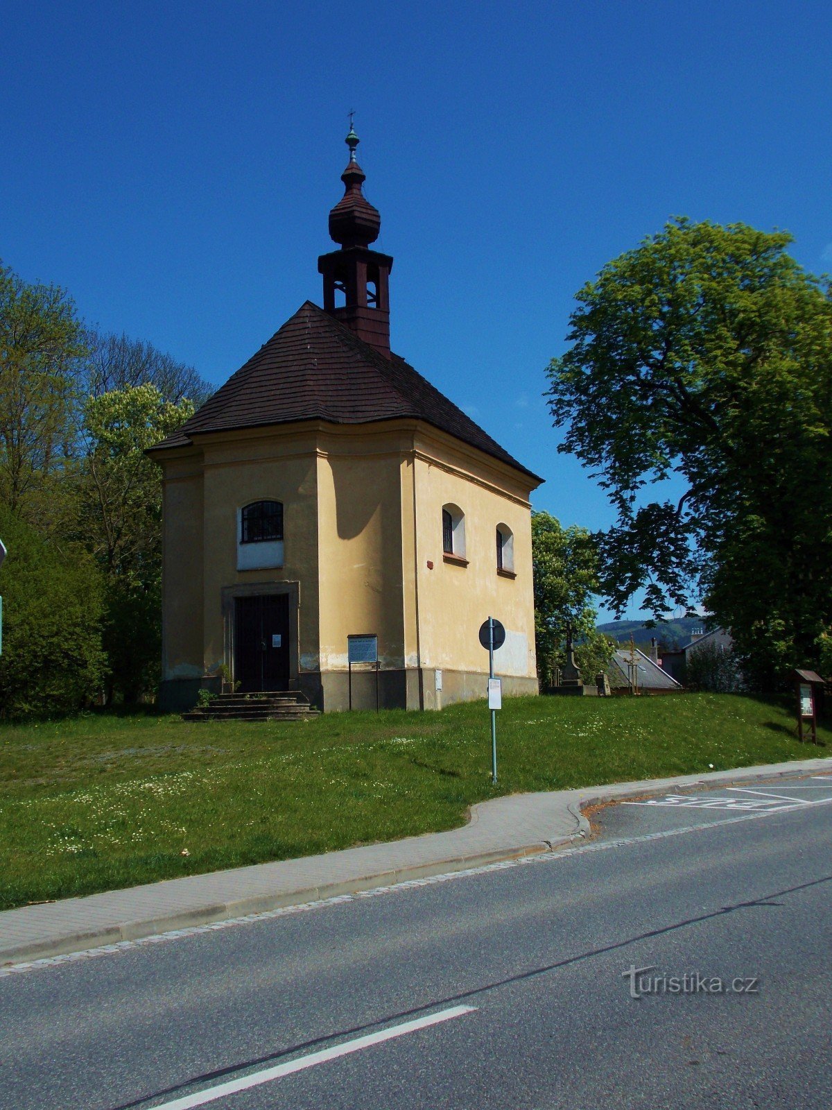 Pyhän Laurentiuksen kappelin ympärillä Bystřice pod Hostýnemissa