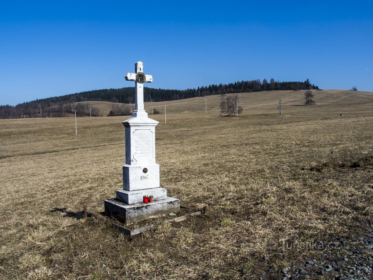 Dezolare în jurul crucii