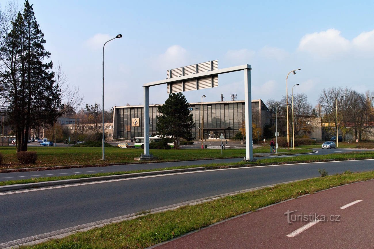 Rundherum herrscht reger Verkehr