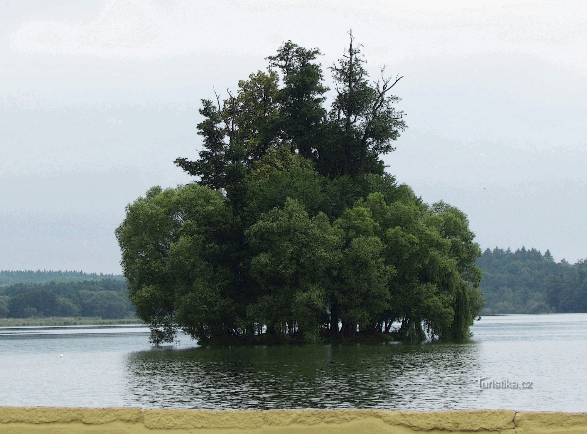 Alrededor del estanque de Vajgar en Jindřichov Hradec