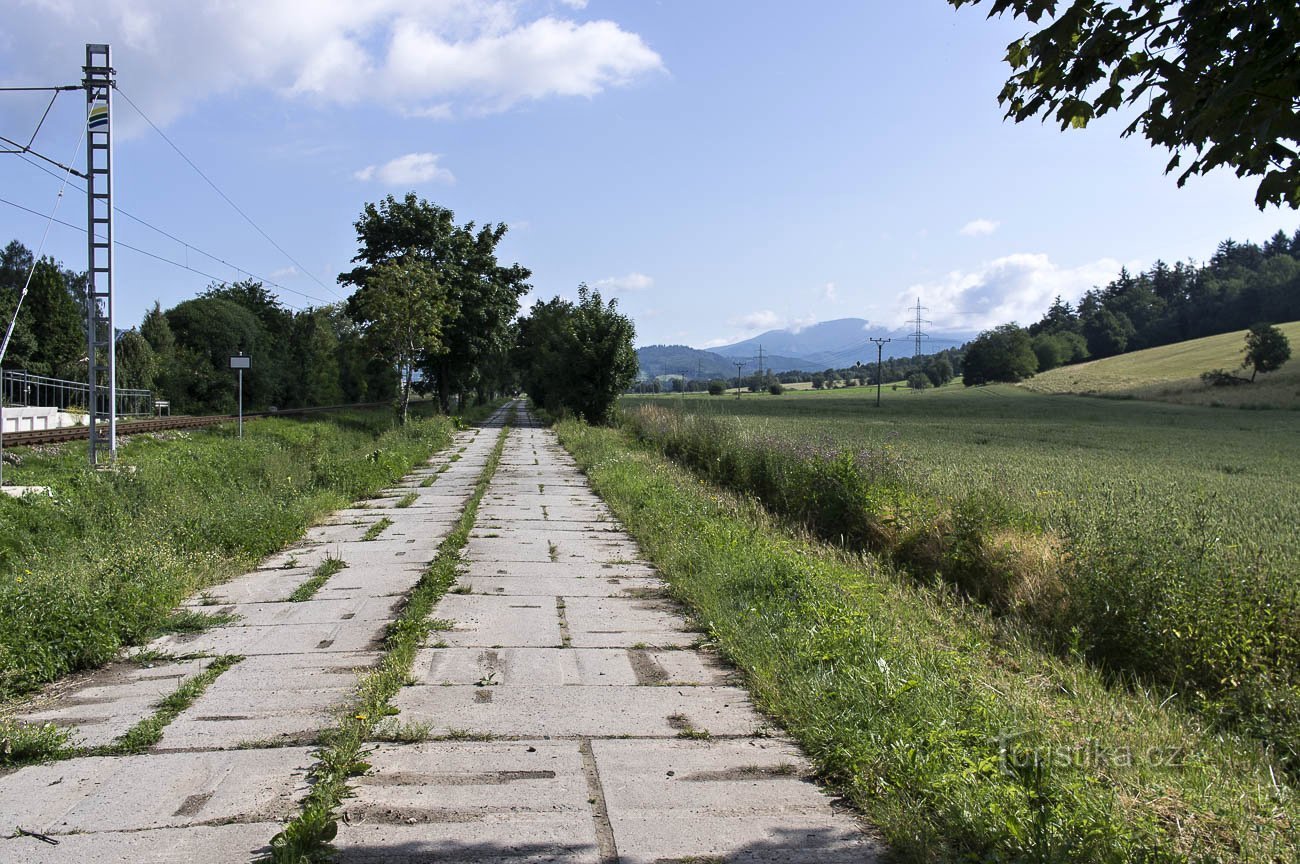 În jurul pistei spre Petrov