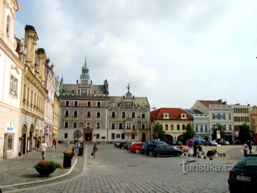 Kolín-Karlovo náměstí 与 1887-99 年的市政厅-细节-照片：Ulrych Mir。