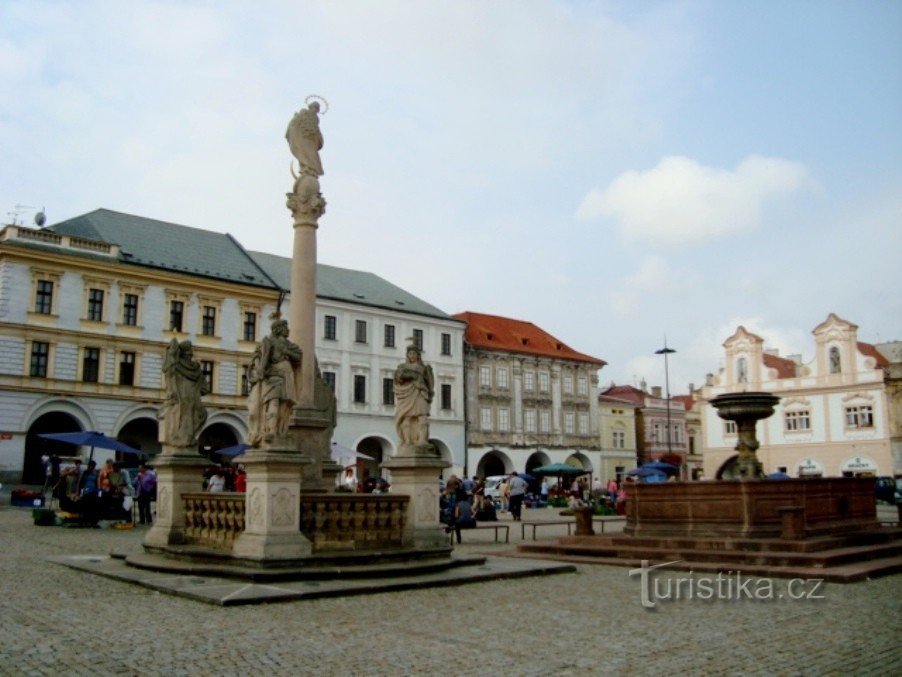 Kolín-mariánský sloup z r.1682 a kašna z r.1780-Foto:Ulrych Mir.