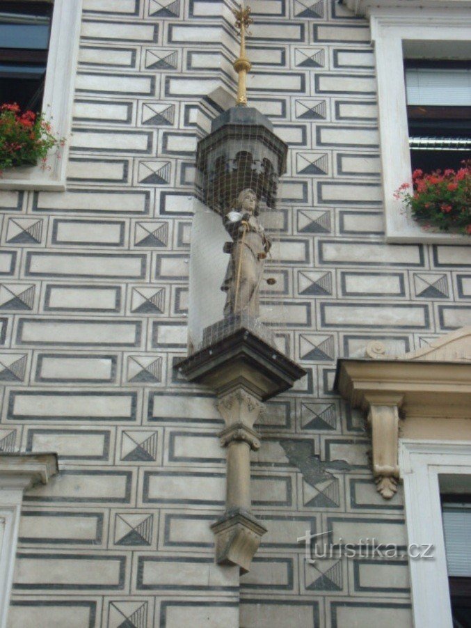 Keulen-Nieuw Renaissance Nieuw Stadhuis uit 1899-standbeeld Justitie-Foto: Ulrych Mir.