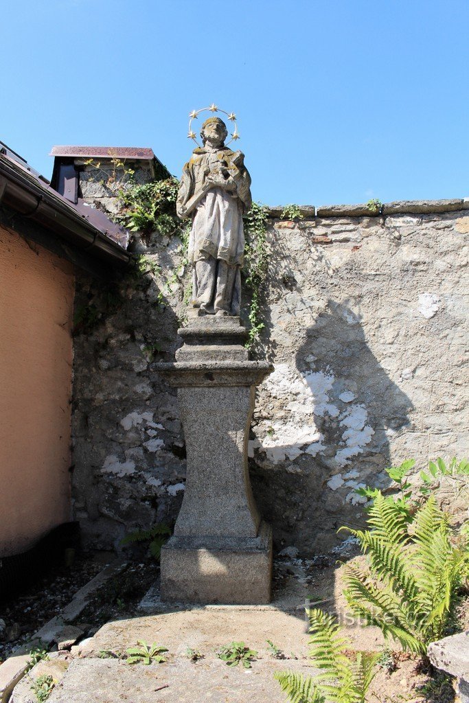 Kolinec, pomnik św. Jana Nepomucena