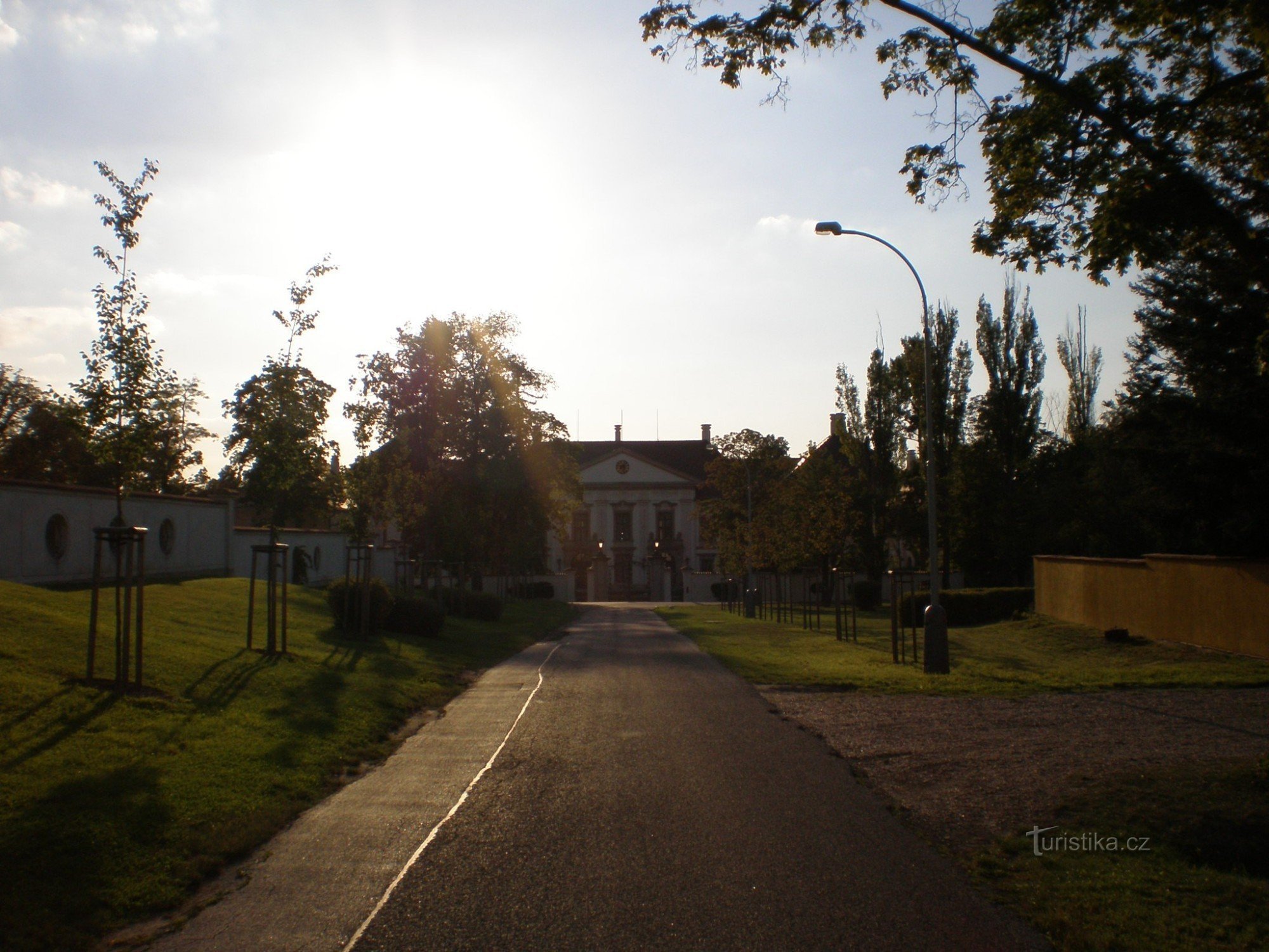 Vozni park - pogled na grajske uličice