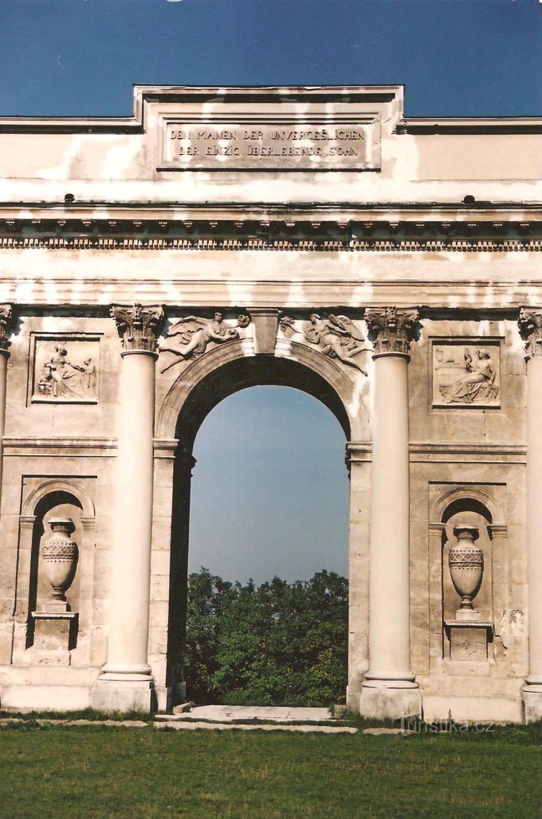 Colonnade on Rajstná