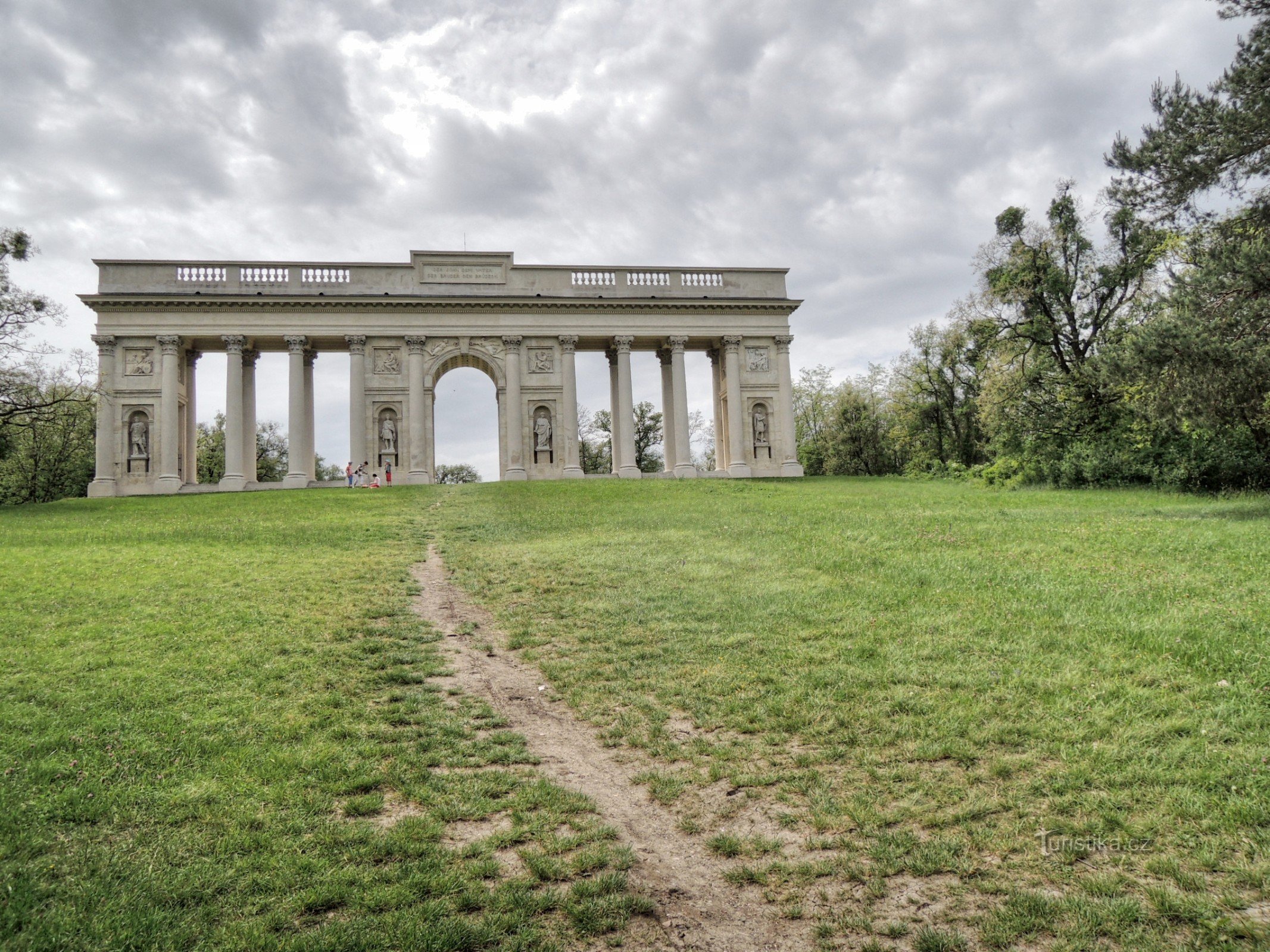 Colonnade on Reistna