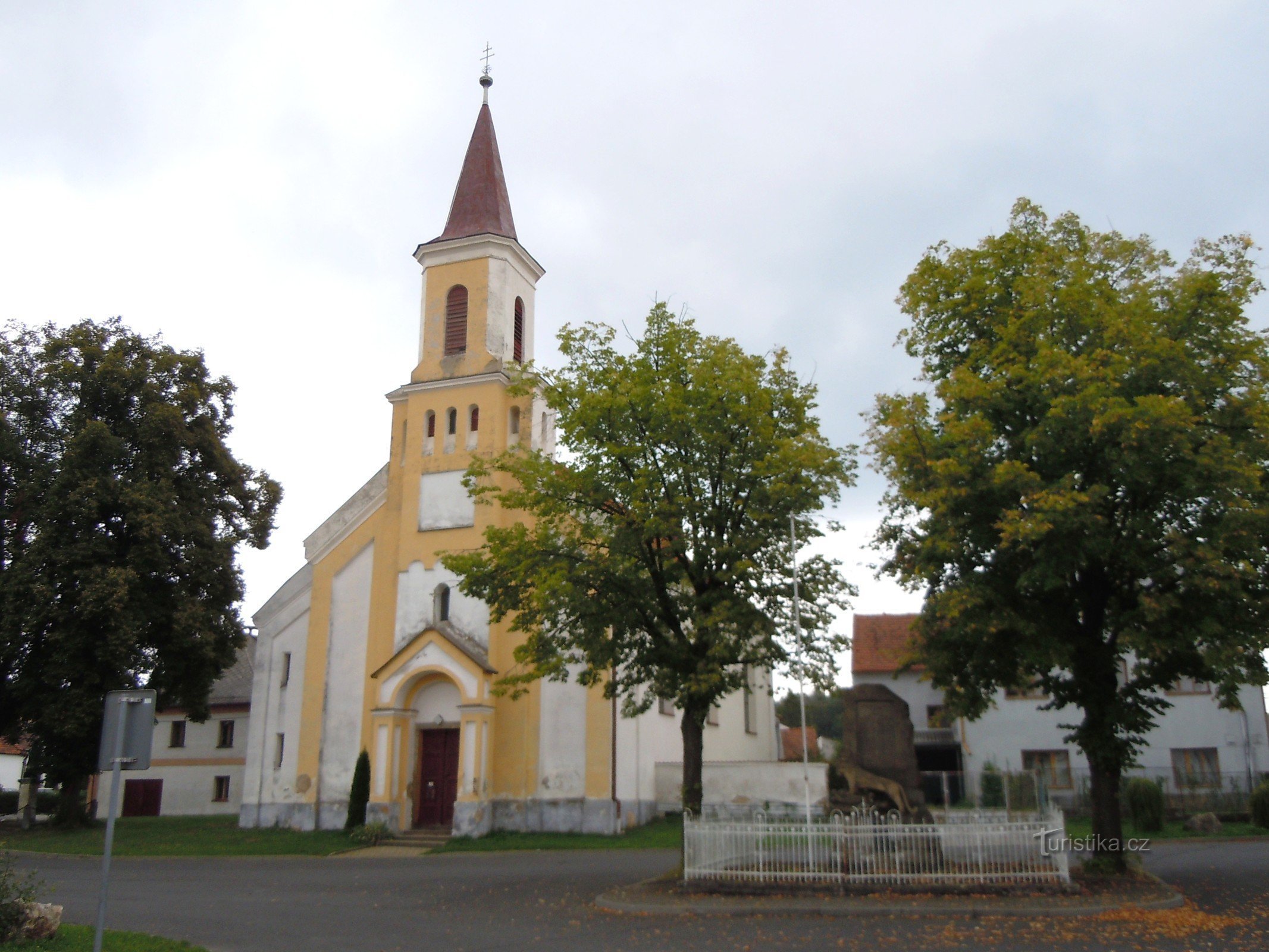 Koloveč - Biserica Buna Vestire a Fecioarei Maria